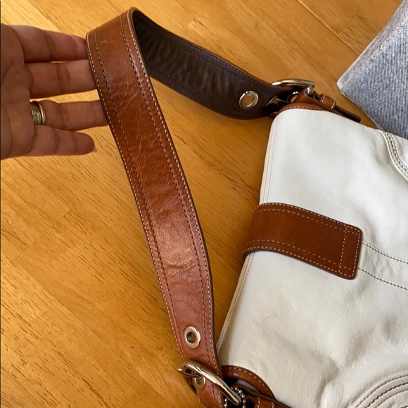 Coach leather shoulder **last week available** - Picture 6 of 14